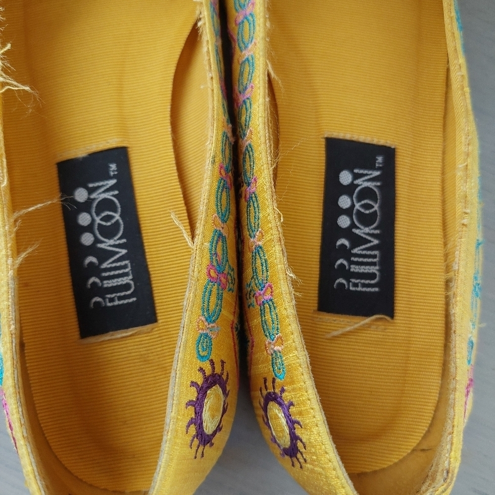 FULLMOON‎ Embroidered Slip On Flat Sandals Size 7 - Picture 3 of 7